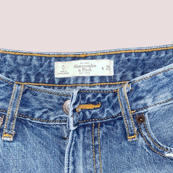 Abercrombie and Fitch Y2k Mini Skirt! So cute and has a good stretch. Size 0. - Picture 3 of 3